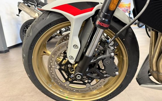 Gebrauchtmotorrad Triumph Trident 800 - Bild 7
