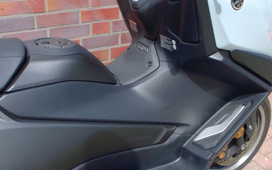 Gebrauchtmotorrad Yamaha XMAX 300 Tech MAX+ - Bild 12