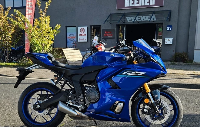 Yamaha R7