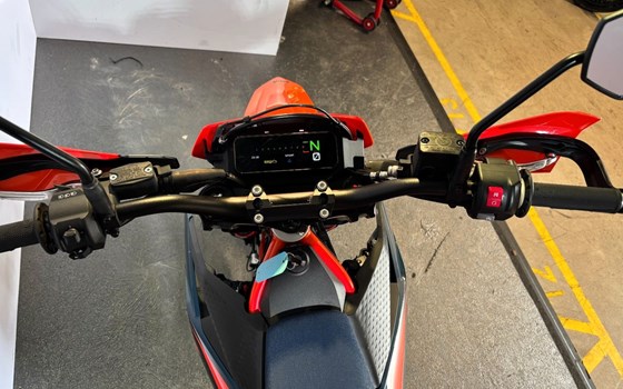 Gebrauchtmotorrad KTM 690 SMC R - Bild 4