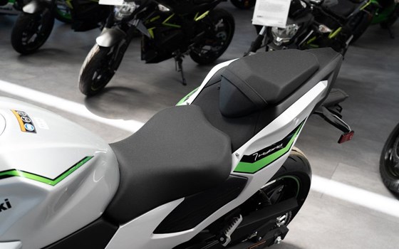 Gebrauchtmotorrad Kawasaki Z7 Hybrid - Bild 6