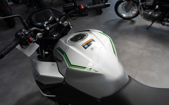 Gebrauchtmotorrad Kawasaki Z7 Hybrid - Bild 7