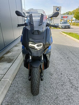BMW C 400 X (black-storm met. 2 / racing-blue met.) - Bild 7