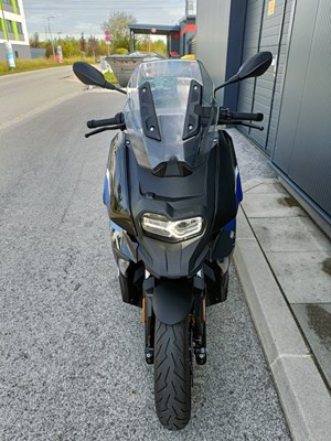 BMW C 400 X (black-storm met. 2 / racing-blue met.) - Bild 8