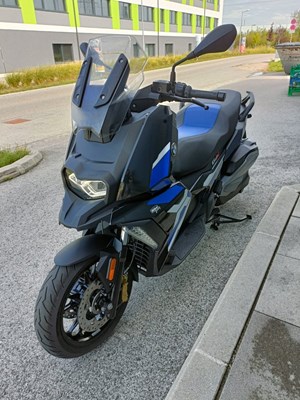 BMW C 400 X (black-storm met. 2 / racing-blue met.) - Bild 6