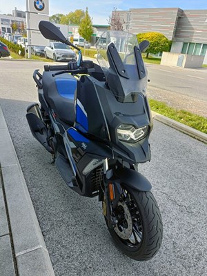BMW C 400 X (black-storm met. 2 / racing-blue met.) - Bild 4