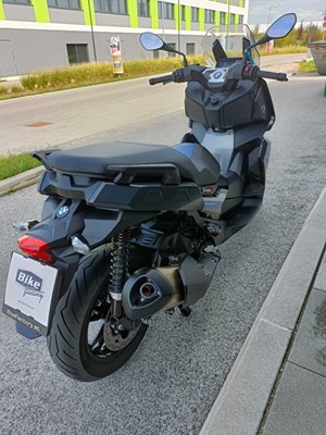 BMW C 400 X (black-storm met. 2 / racing-blue met.) - Bild 10
