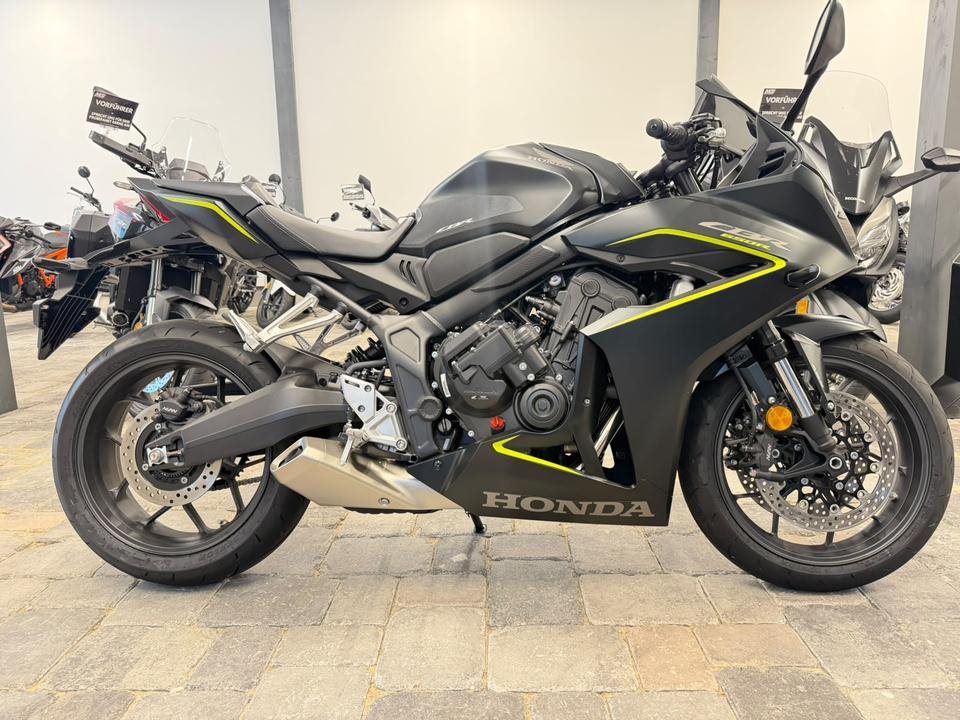 Honda CBR650R E-Clutch 