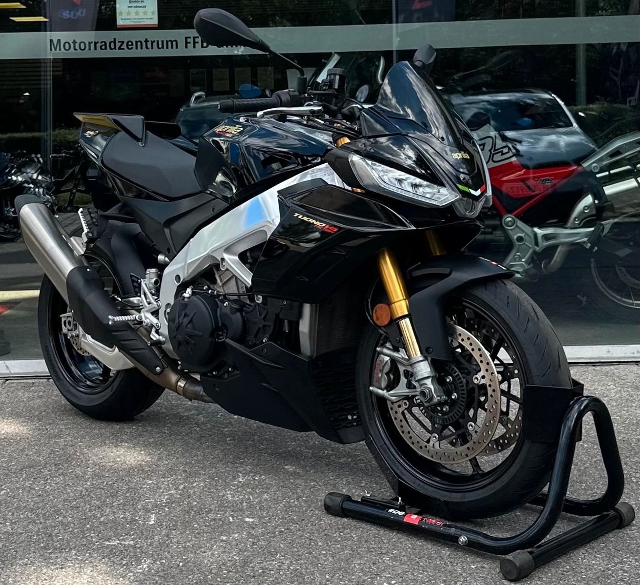 Aprilia Tuono V4 1100 Factory
