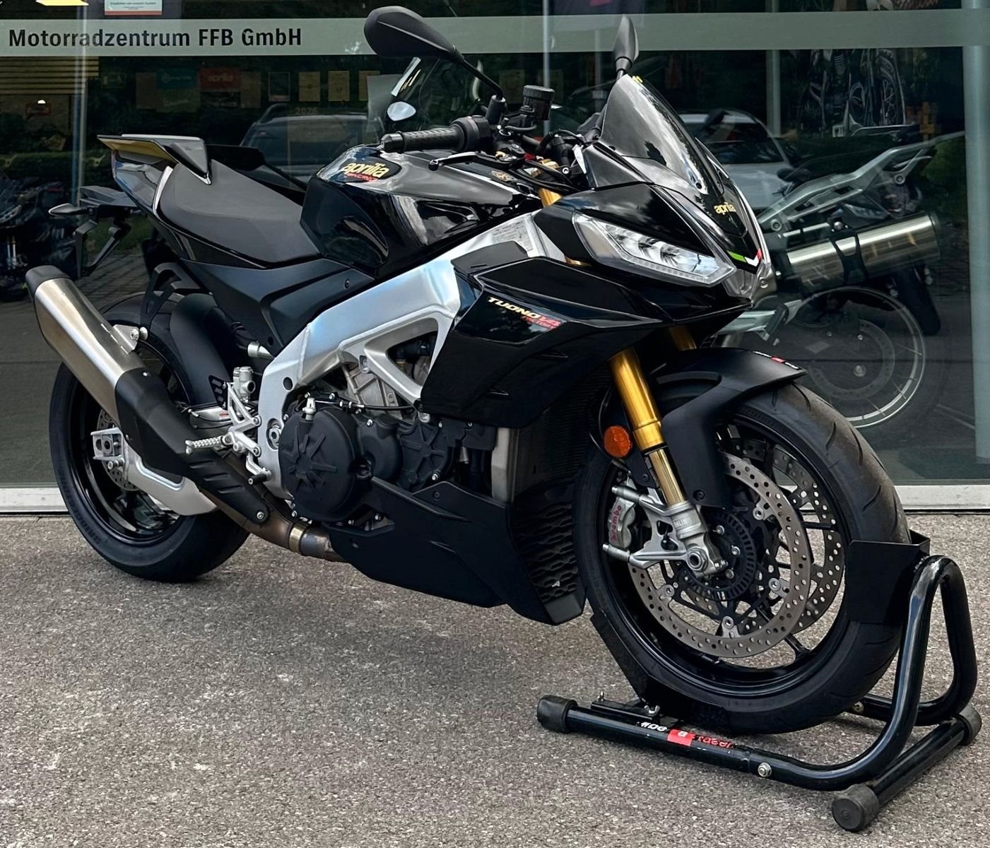 Aprilia Tuono V4 1100 Factory