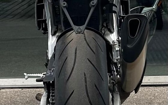 Gebrauchtmotorrad Aprilia Tuono V4 1100 Factory - Bild 7