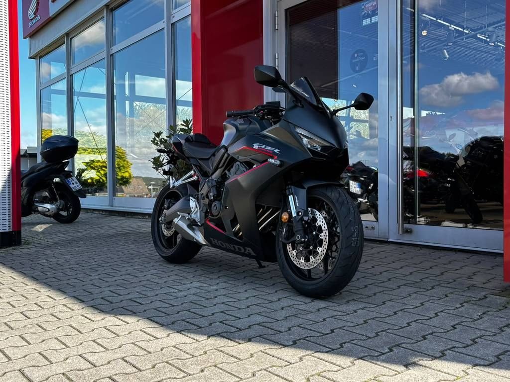 Honda CBR650R E-Clutch