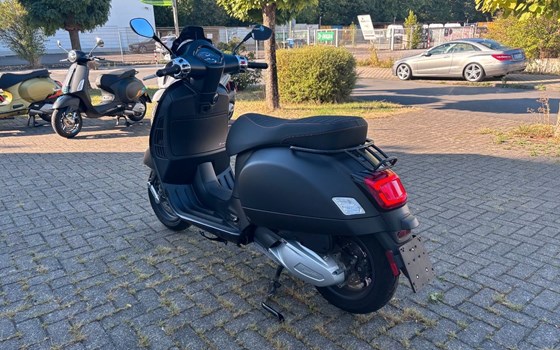 Gebrauchtmotorrad Vespa GTS 300 Super Sport - Bild 6