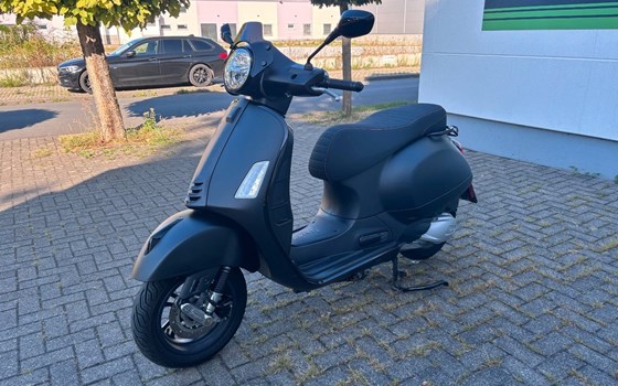 Gebrauchtmotorrad Vespa GTS 300 Super Sport - Bild 8