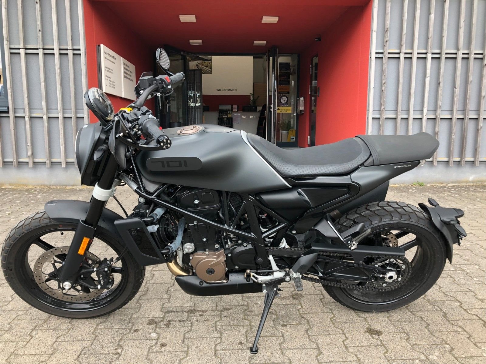 Husqvarna Svartpilen 701
