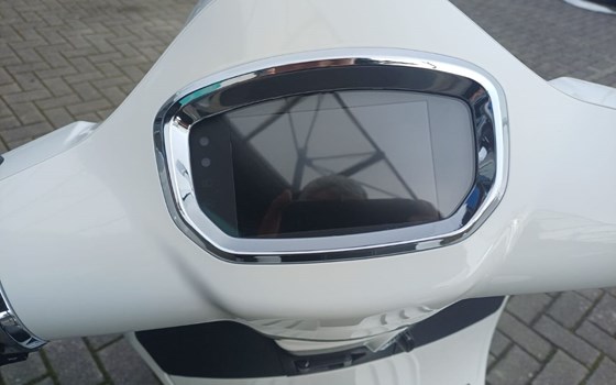 Neufahrzeug Vespa GTS 125 Supertech iGET - Bild 11