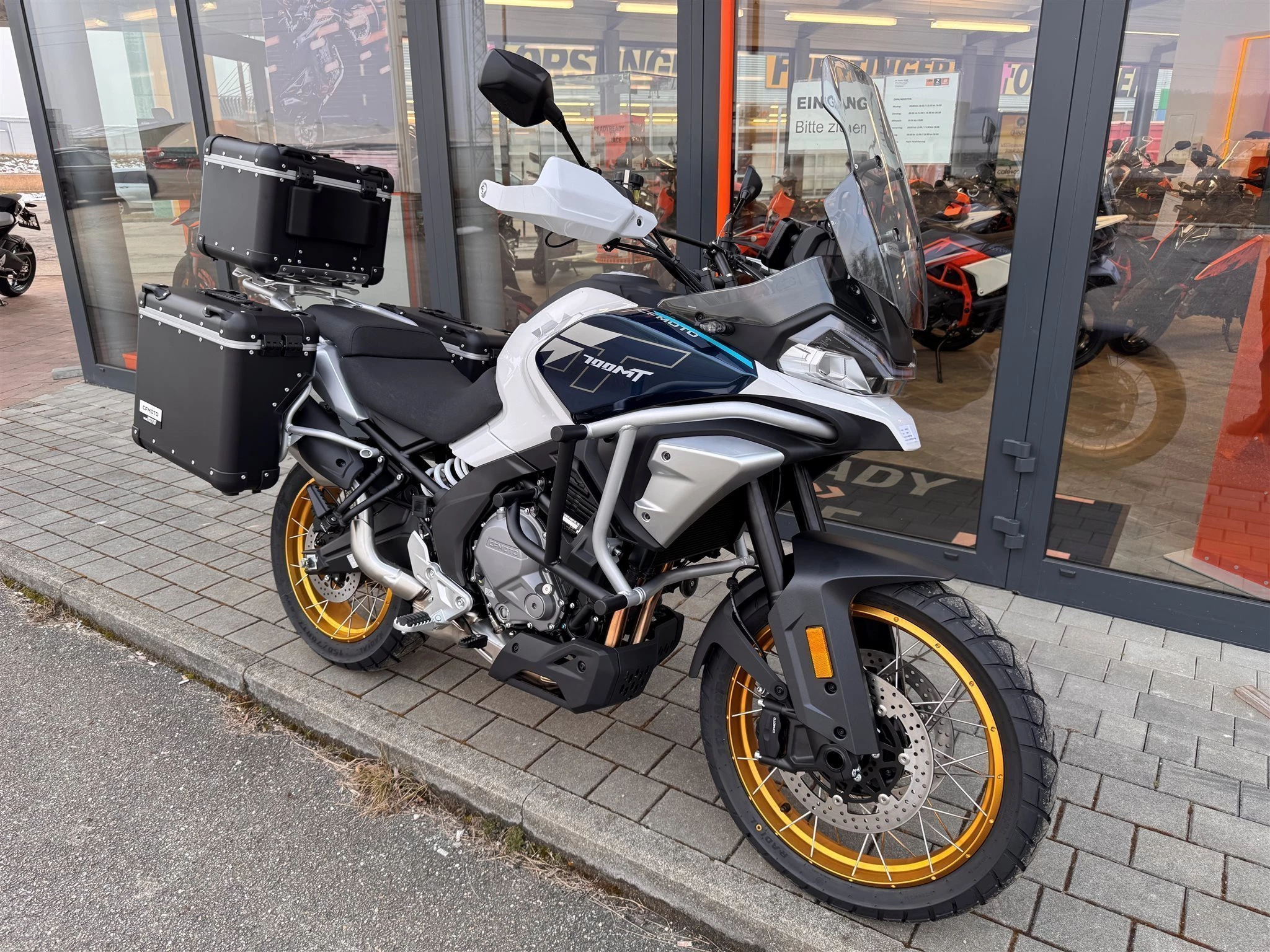 CFMOTO 700MT