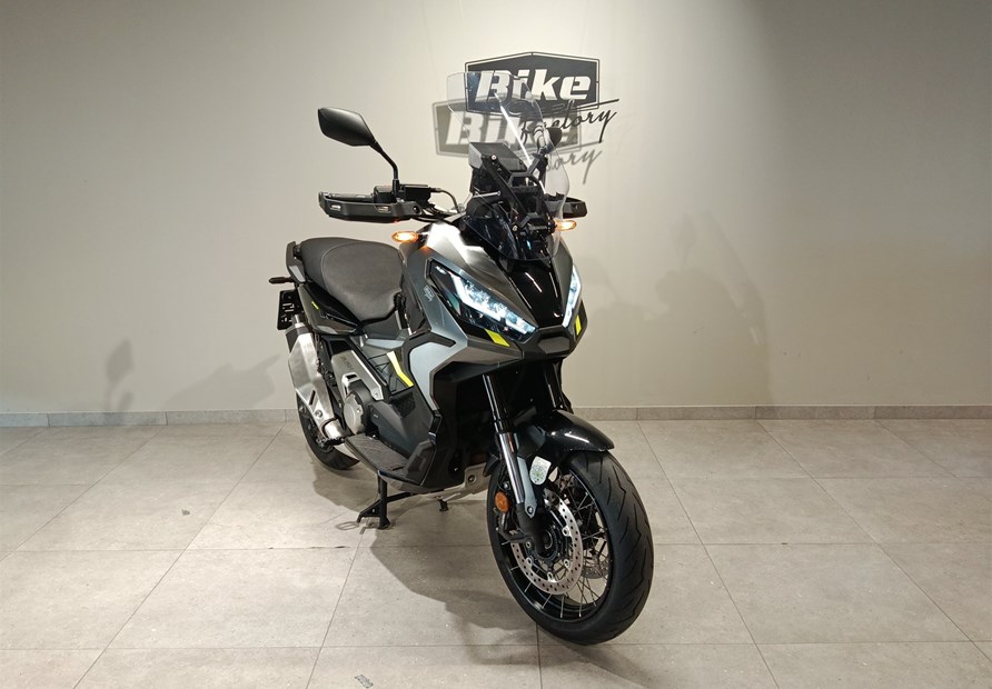 Honda X-ADV (IRIDIUM GREY METALLIC)