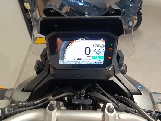 Honda X-ADV (IRIDIUM GREY METALLIC) - Bild 4