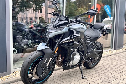 CFMOTO 675NK