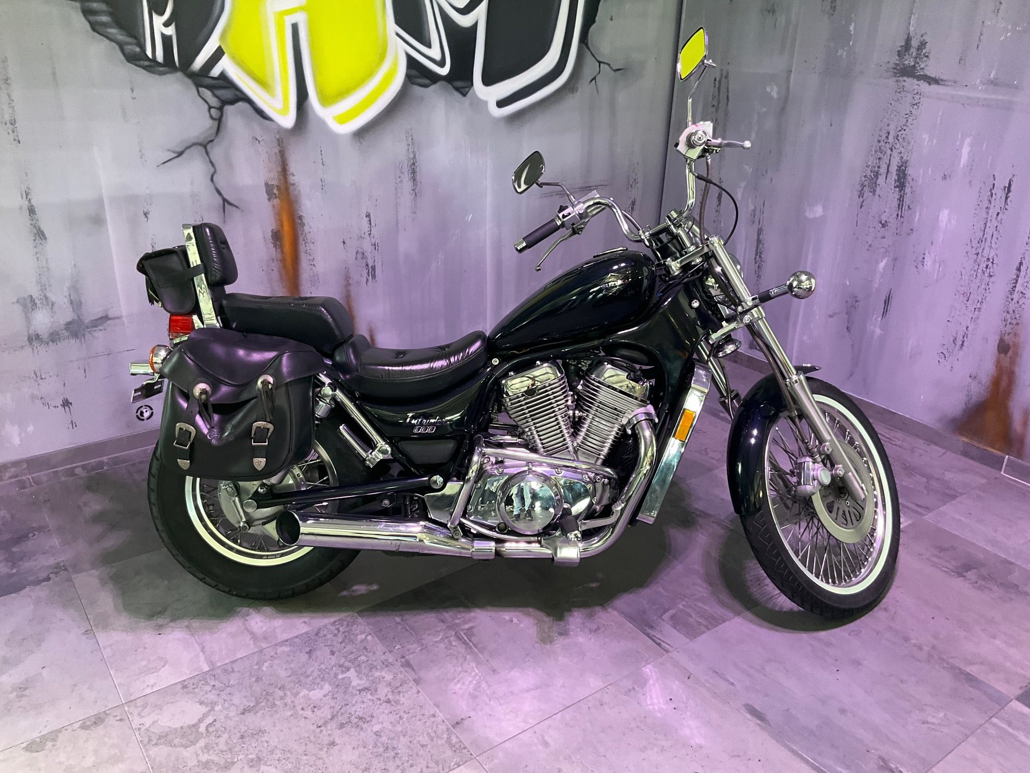 Suzuki Intruder VS 800