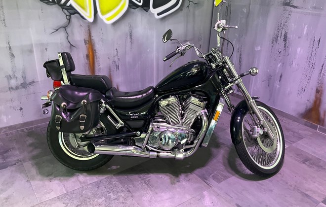 Suzuki Intruder VS 800