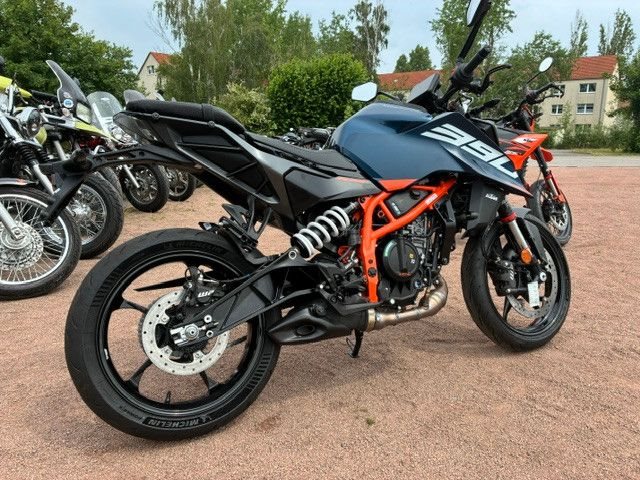 KTM 390 Duke