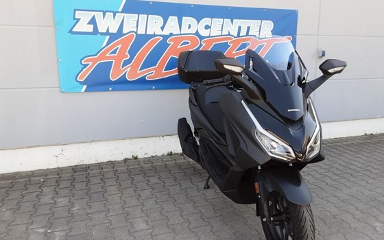 Gebrauchtmotorrad Honda Forza 125 - Bild 2
