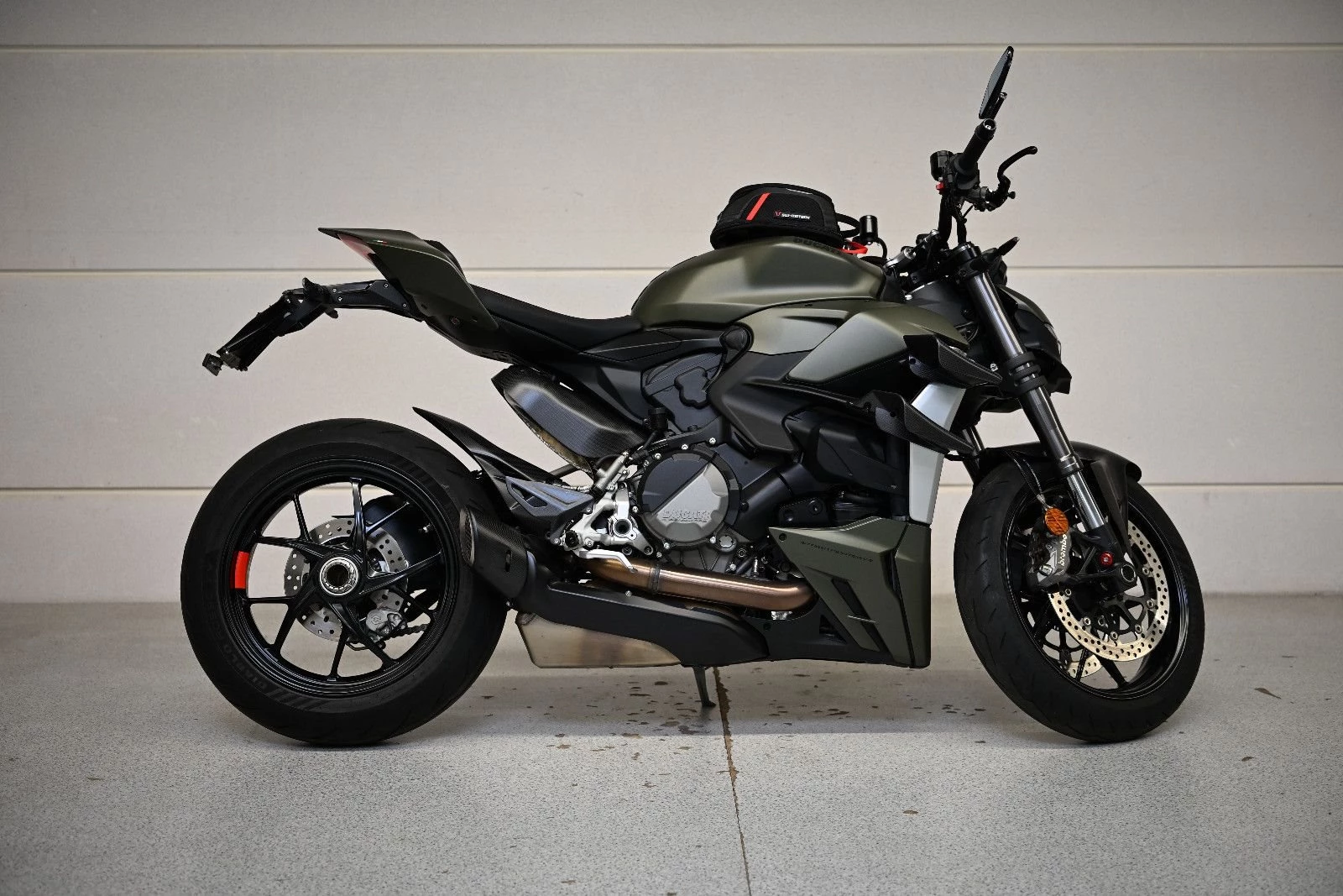Ducati Streetfighter V2