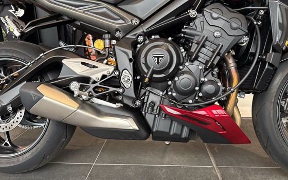 Gebrauchtmotorrad Triumph Street Triple RS - Bild 8