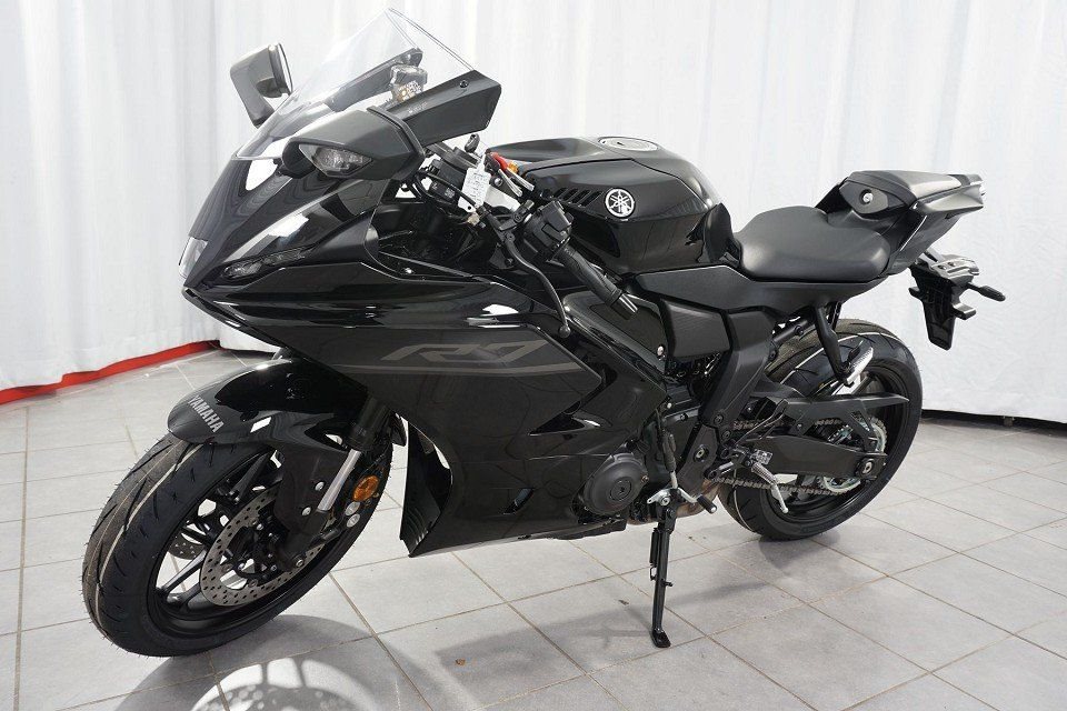 Yamaha R7