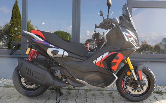 Neufahrzeug Aprilia SR GT 400 - Bild 1