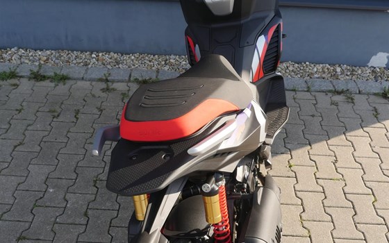 Neufahrzeug Aprilia SR GT 400 - Bild 8