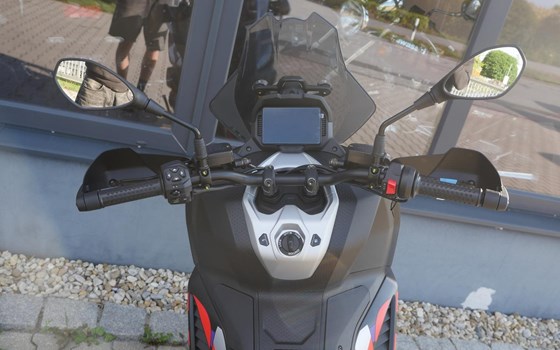 Neufahrzeug Aprilia SR GT 400 - Bild 9