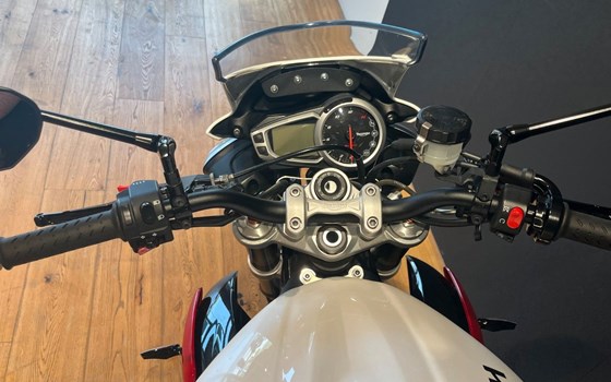 Gebrauchtmotorrad Triumph Street Triple R - Bild 4