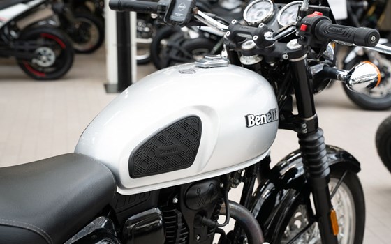 Gebrauchtmotorrad Benelli Imperiale 400 - Bild 8