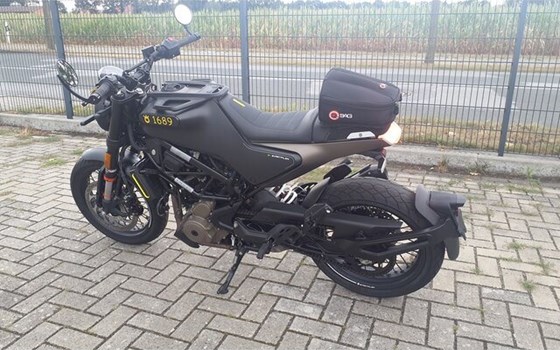Gebrauchtmotorrad Husqvarna Svartpilen 401 - Bild 11