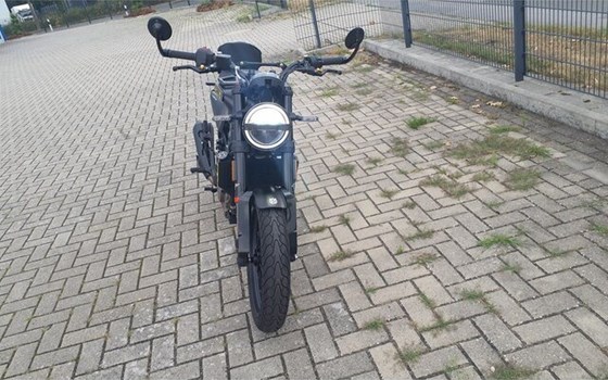 Gebrauchtmotorrad Husqvarna Svartpilen 401 - Bild 13