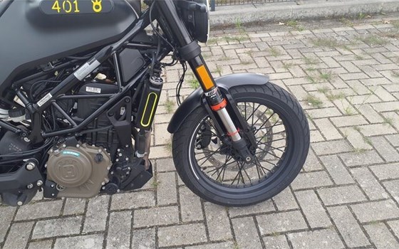 Gebrauchtmotorrad Husqvarna Svartpilen 401 - Bild 16