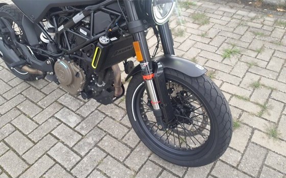 Gebrauchtmotorrad Husqvarna Svartpilen 401 - Bild 5