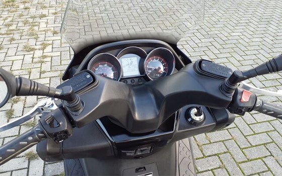 Gebrauchtmotorrad Kymco Downtown 125i - Bild 20