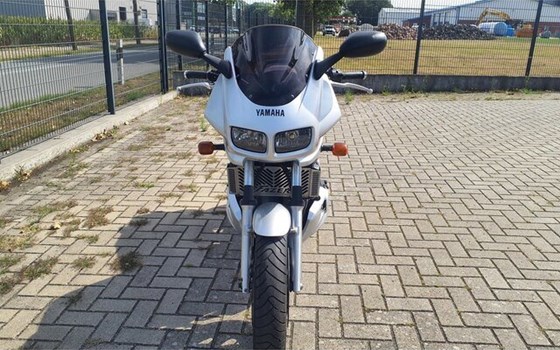 Gebrauchtmotorrad Yamaha FZS 600 Fazer - Bild 10