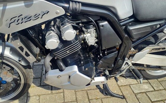 Gebrauchtmotorrad Yamaha FZS 600 Fazer - Bild 13