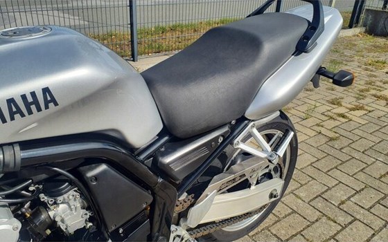 Gebrauchtmotorrad Yamaha FZS 600 Fazer - Bild 15