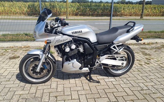 Gebrauchtmotorrad Yamaha FZS 600 Fazer - Bild 2
