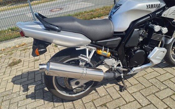 Gebrauchtmotorrad Yamaha FZS 600 Fazer - Bild 3