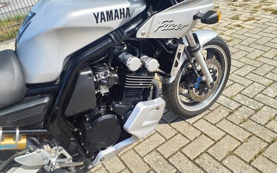 Gebrauchtmotorrad Yamaha FZS 600 Fazer - Bild 4