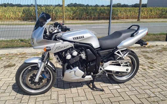 Gebrauchtmotorrad Yamaha FZS 600 Fazer - Bild 5