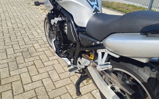 Gebrauchtmotorrad Yamaha FZS 600 Fazer - Bild 7