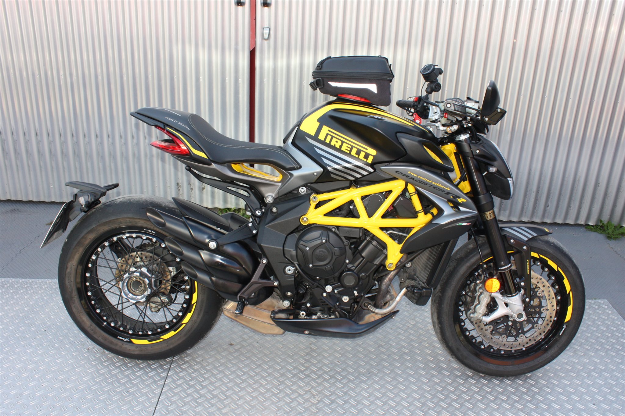 MV Agusta Dragster 800 RR Pirelli